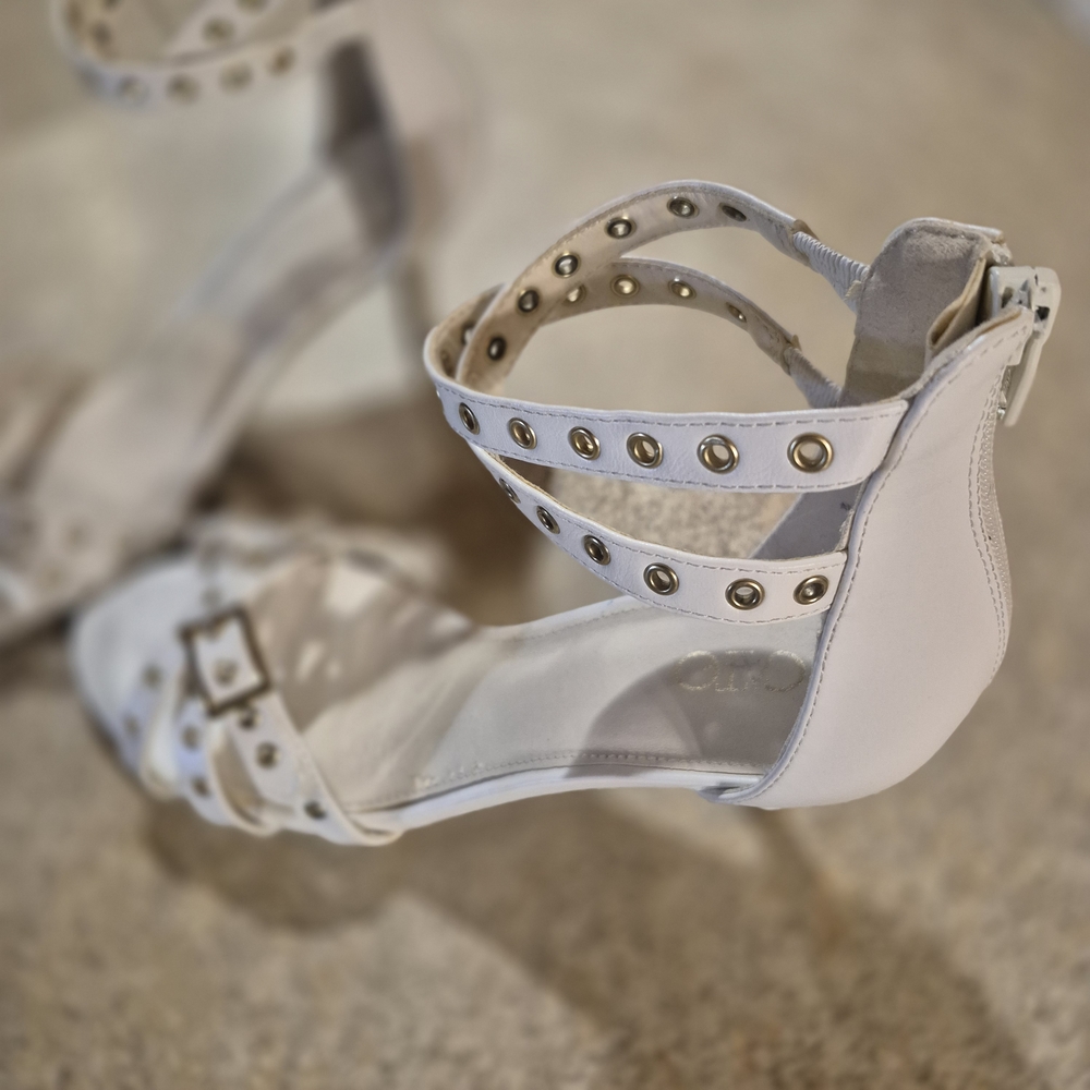 Ladies Size 7 M White Heels Women's - Picture 5 of 11